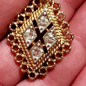 RARE FIND!! Vintage Sarah Cov beautiful necklace pendant